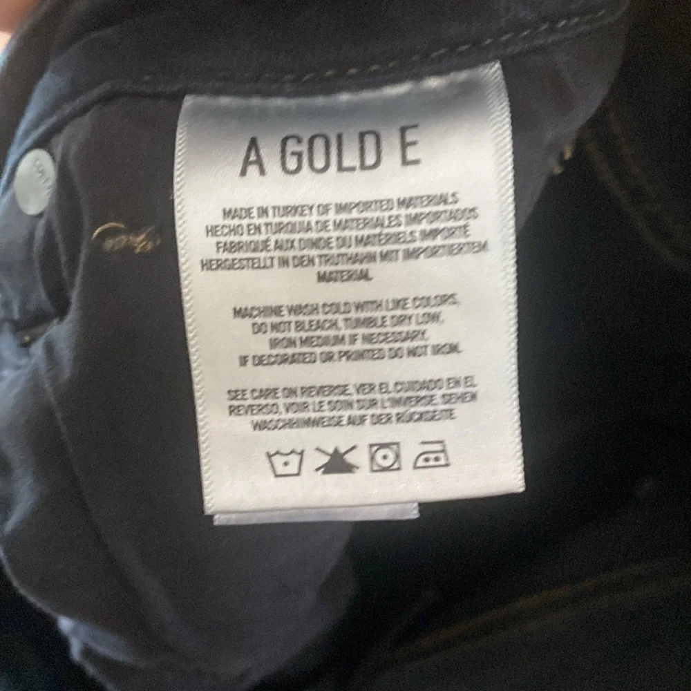 AGOLDE Dark skinny stretch distressed jeans size 26 mid rise. Busted knee